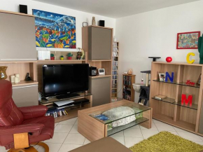 Villa moderne dans village typique
